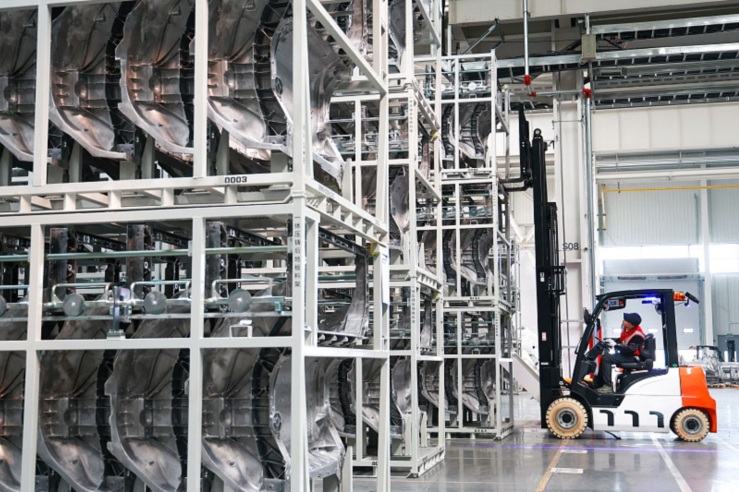 Fábricas de carros na China viram destino popular de excursões escolares