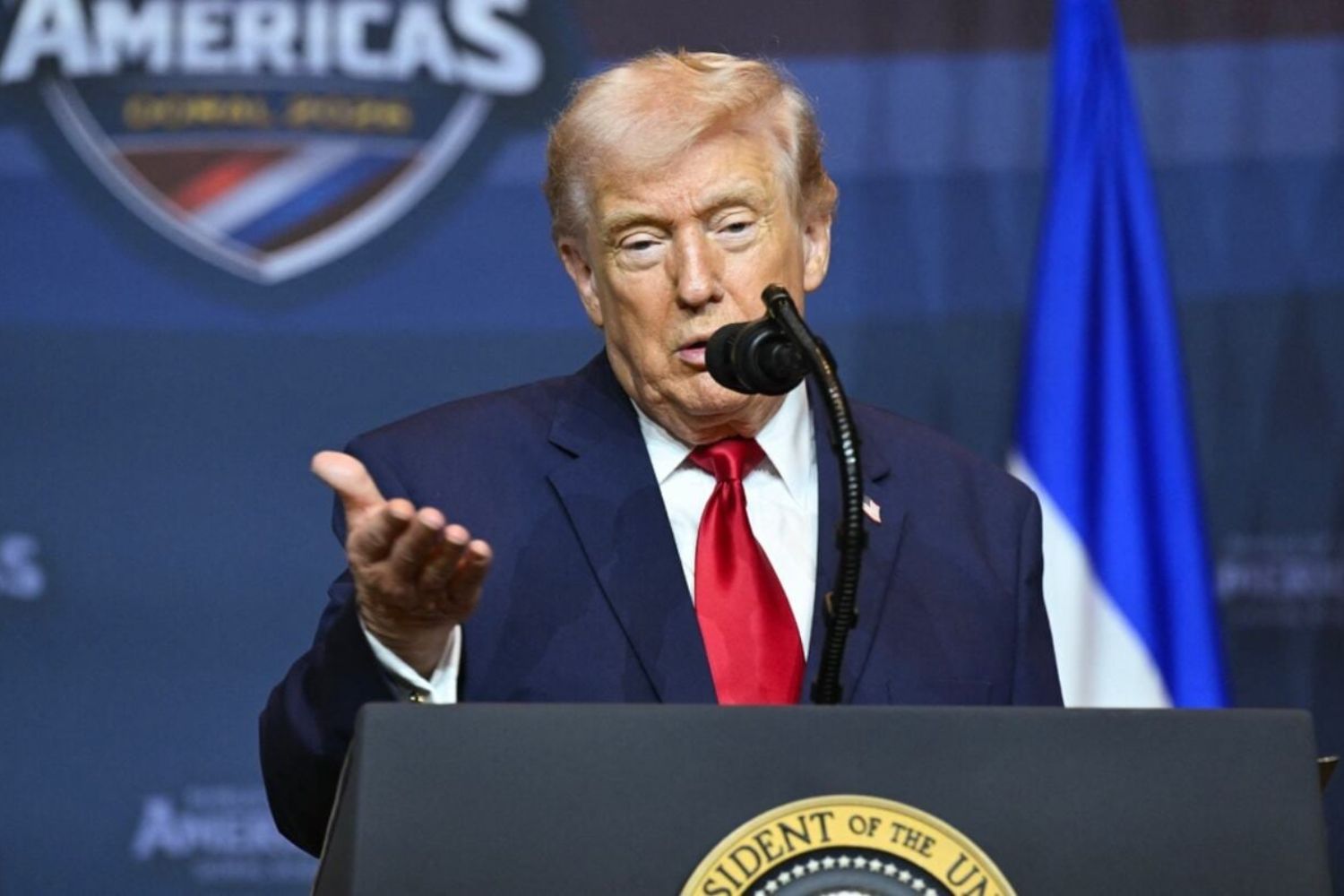 Plano de Trump envolve urânio e petróleo no conflito com o Irã