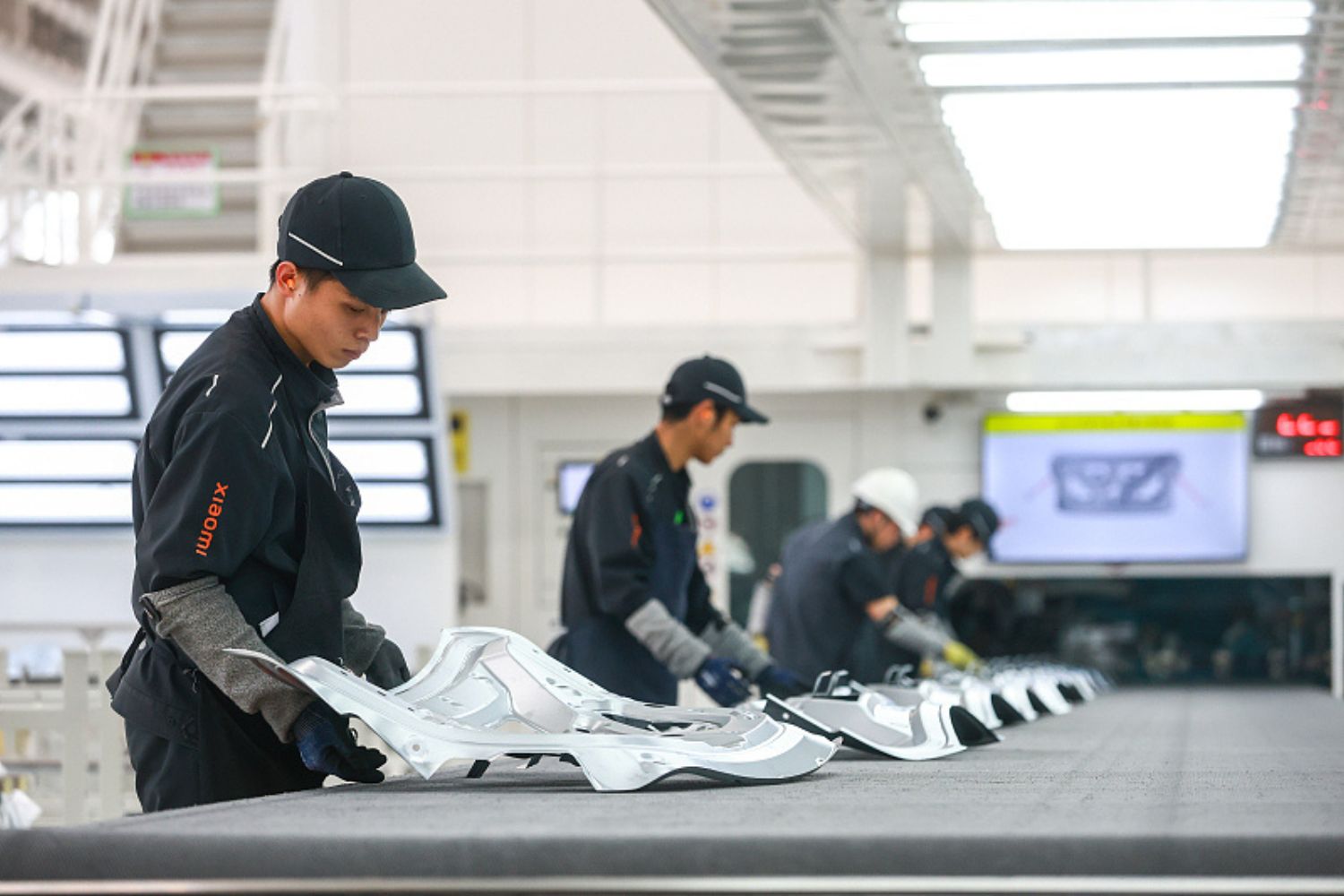 Fábricas de carros na China viram destino popular de excursões escolares