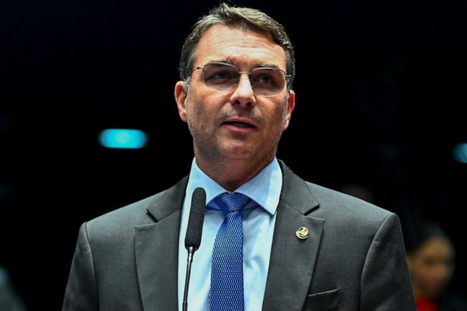 Pesquisa mostra divisão entre homens e mulheres na disputa entre Lula e Flávio Bolsonaro