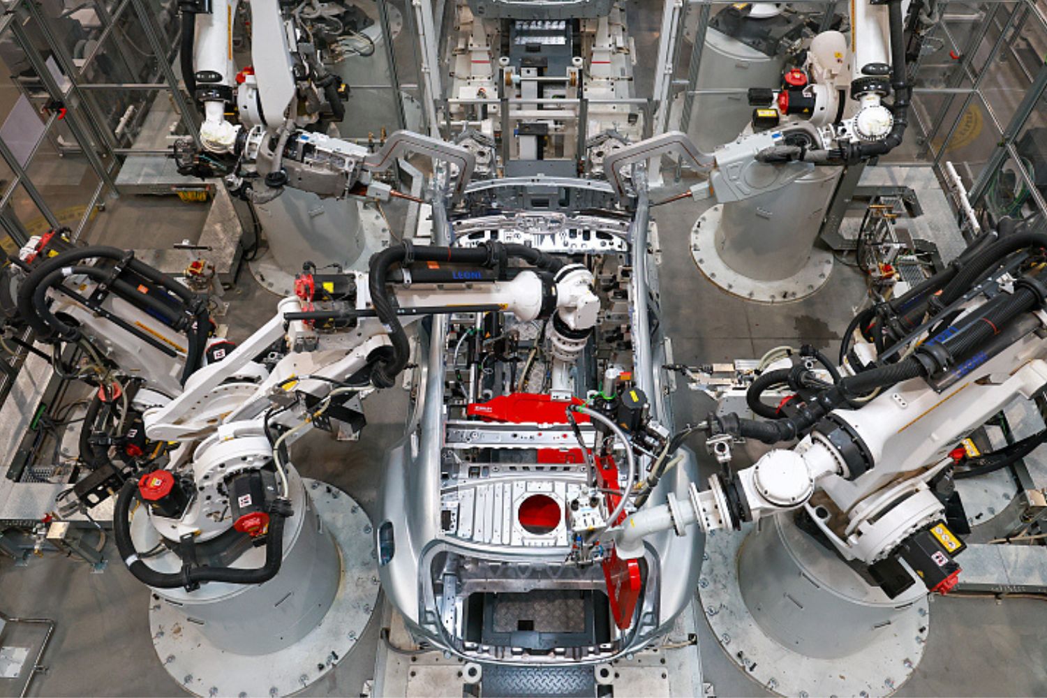 Fábricas de carros na China viram destino popular de excursões escolares