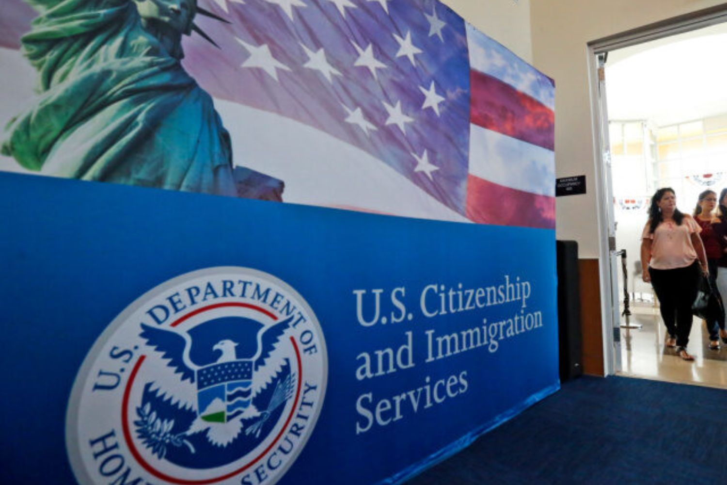 Nova regra dos EUA pode mudar drasticamente os planos de quem sonha com o green card