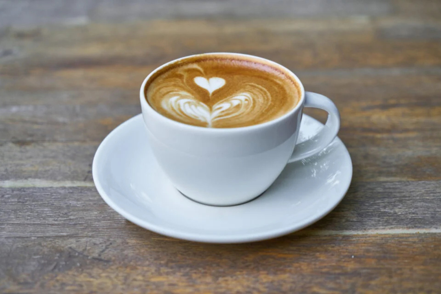 Milhões De Pessoas Acreditam Que Podem Tomar Café, Refrigerante Ou Energético à Noite Sem Consequências