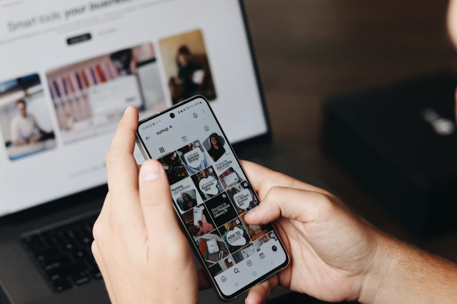 O que diz a psicologia sobre quem passa horas nas redes sociais sem publicar quase nada