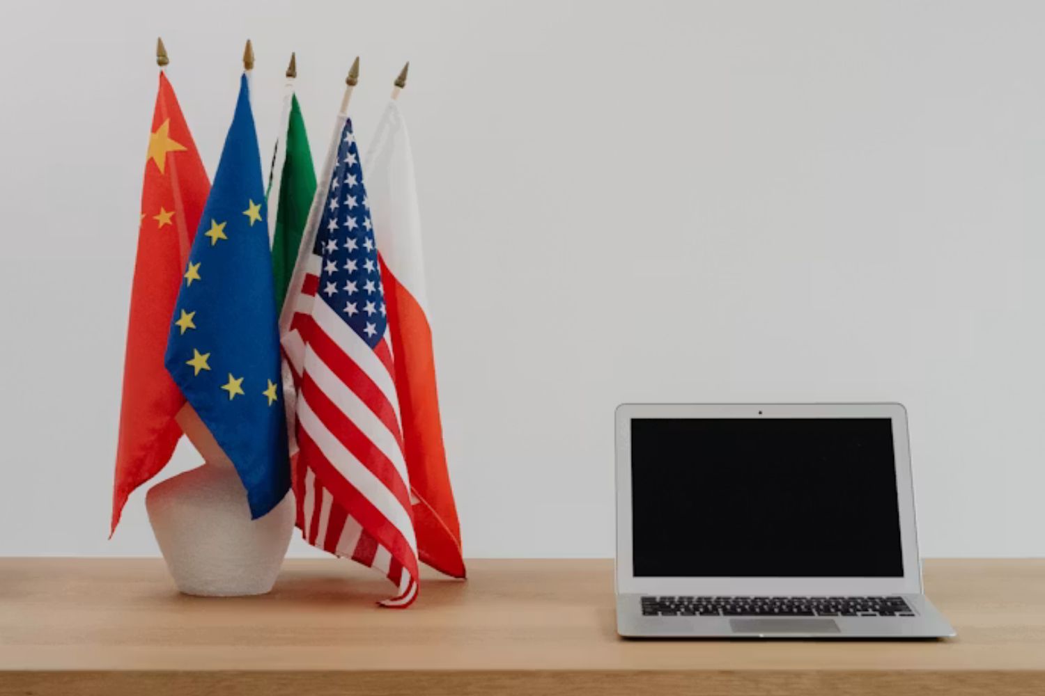 Europa prepara ofensiva bilionária para reduzir dependência dos Estados Unidos