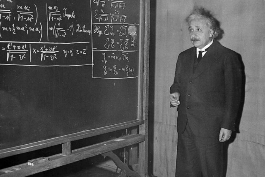Quem tinha o maior QI entre Jobs, Musk, Gates e Einstein?