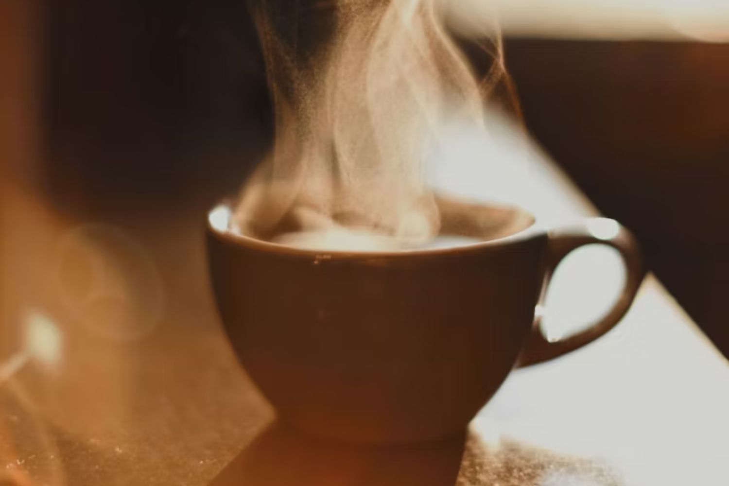 Novo estudo revela que o café pode influenciar áreas do cérebro ligadas aos movimentos