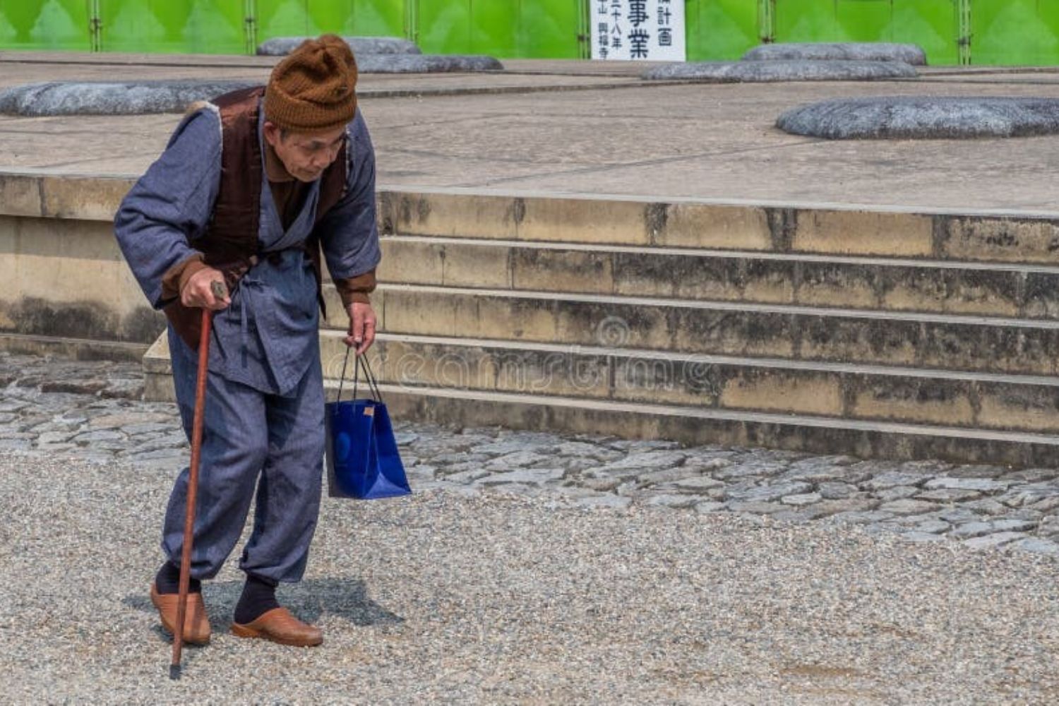Quase metade das mulheres idosas no Japão agora prefere conversar com IA em vez de outra pessoa