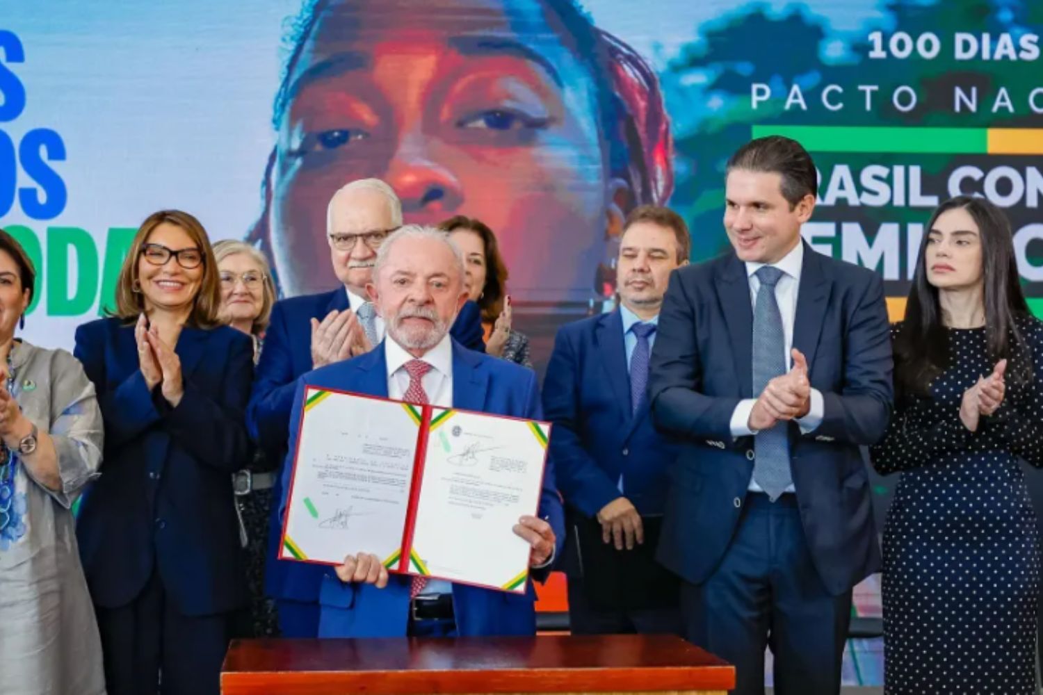 Governo Lula muda regras da internet e aumenta pressão sobre big techs no Brasil