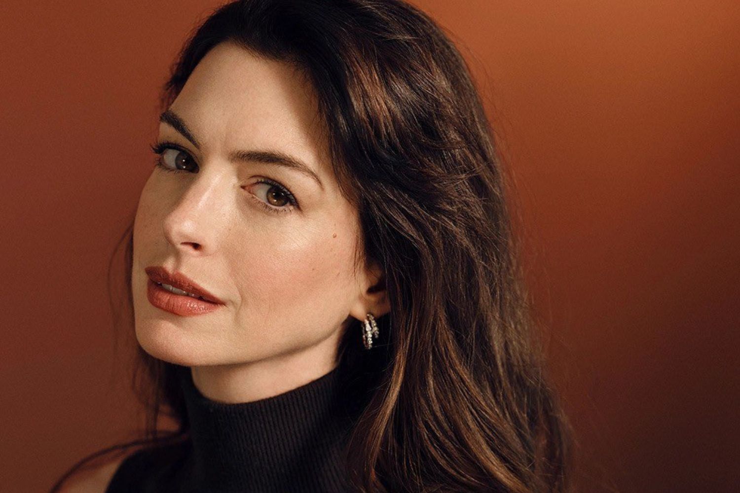 Novo filme com Anne Hathaway e Ewan McGregor aposta em dinossauros e quer desafiar Jurassic World