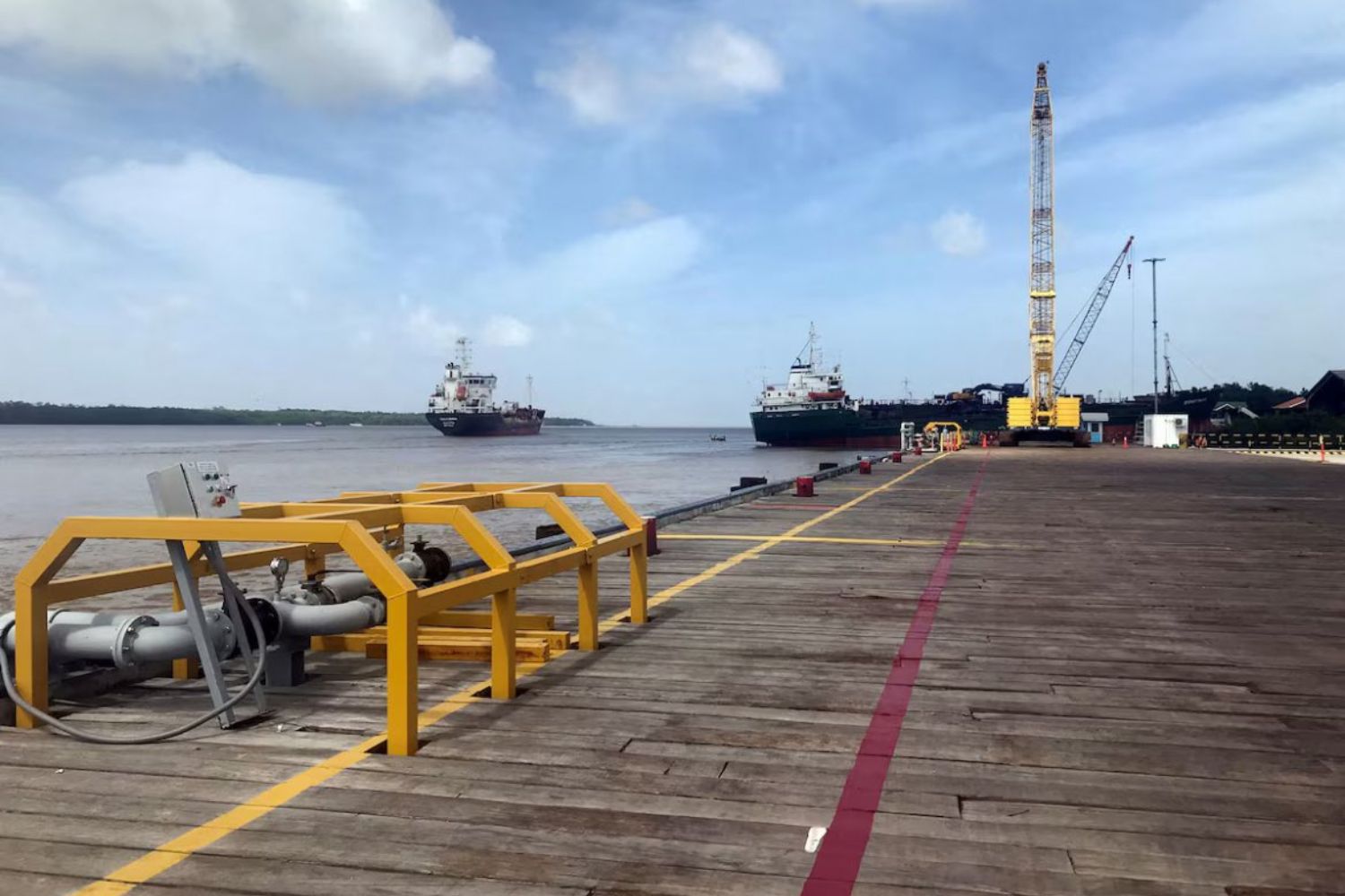 A guerra no Irã está transformando um pequeno vizinho do Brasil em uma potência bilionária do petróleo