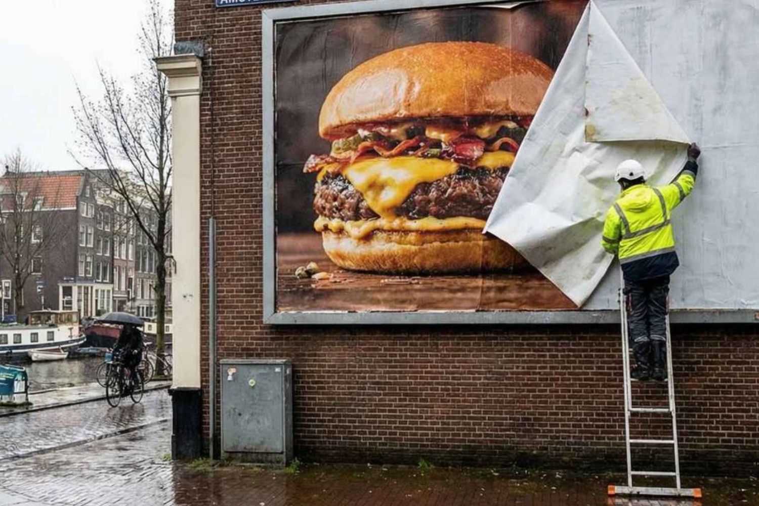 Amsterdã adota medida inédita contra publicidade de carne e combustíveis fósseis nas ruas