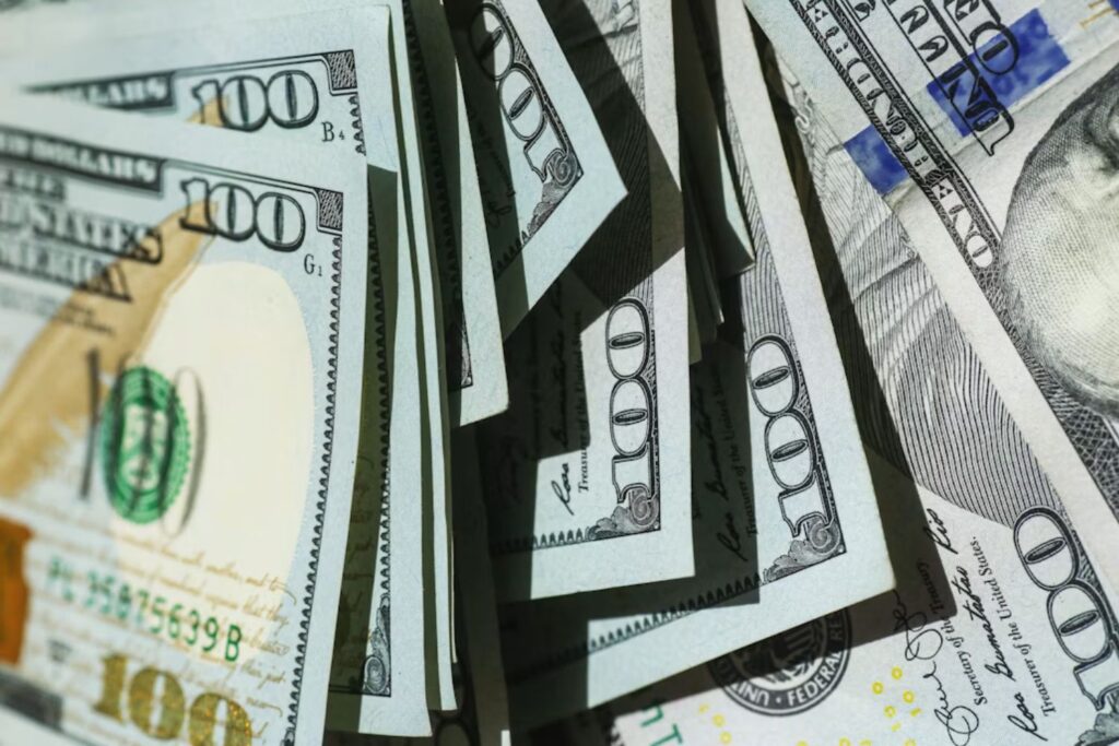 Um gestor está prevendo um choque brutal no dólar por causa da IA