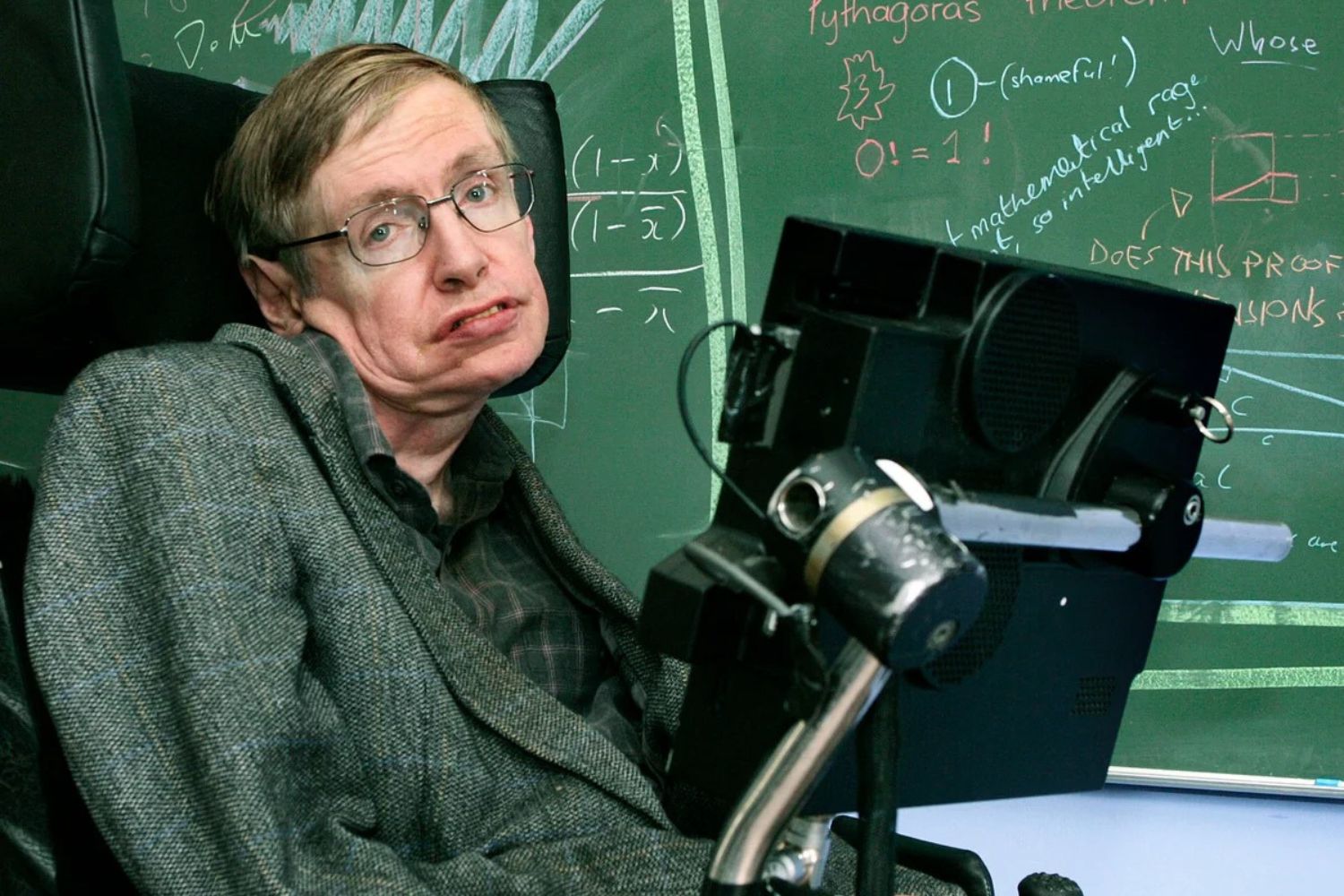 Por que Stephen Hawking acreditava que pessoas silenciosas são mais inteligentes