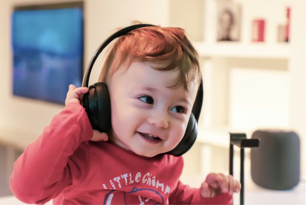 Crianças que têm contato frequente com música podem desenvolver habilidade-chave