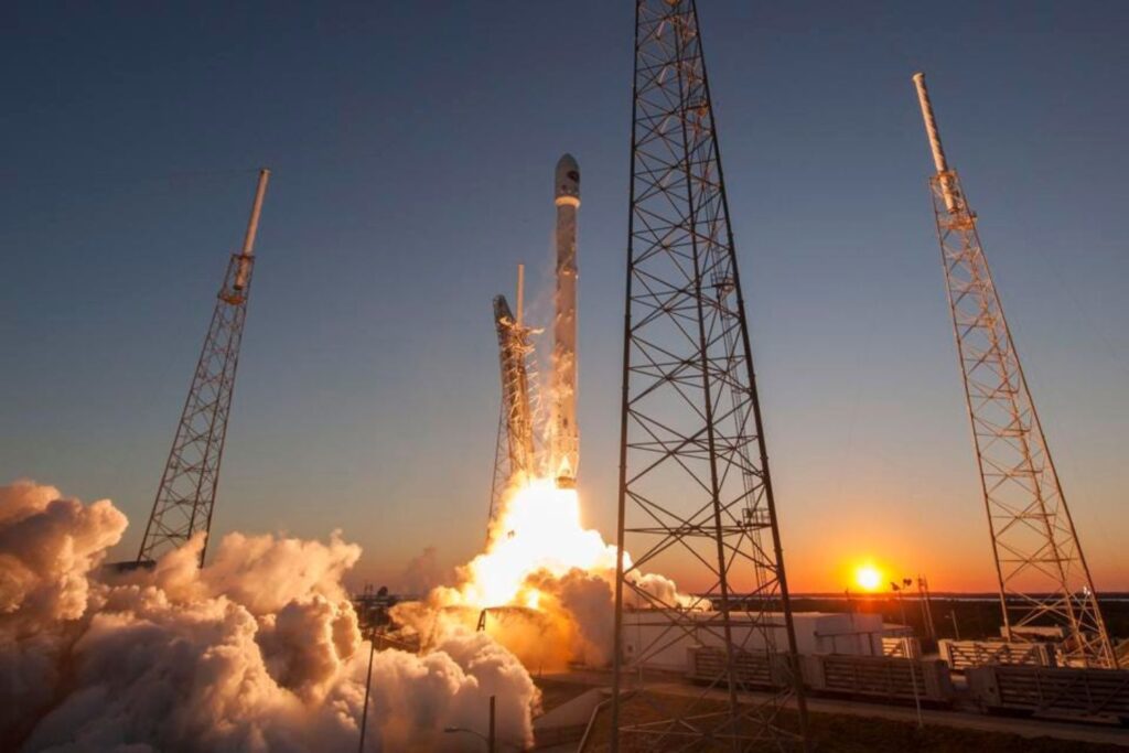 Foguete da SpaceX esquecido no espaço vai colidir com a Lua e pode deixar uma marca permanente