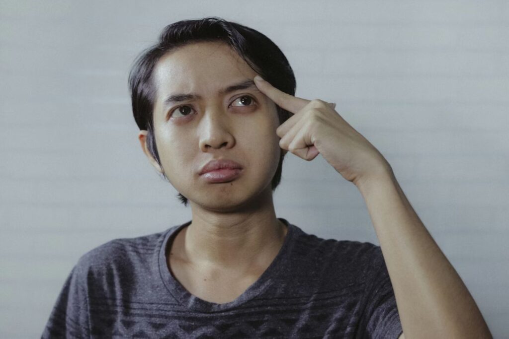 O motivo curioso que faz seu cérebro esquecer nomes mesmo segundos depois de ouvir
