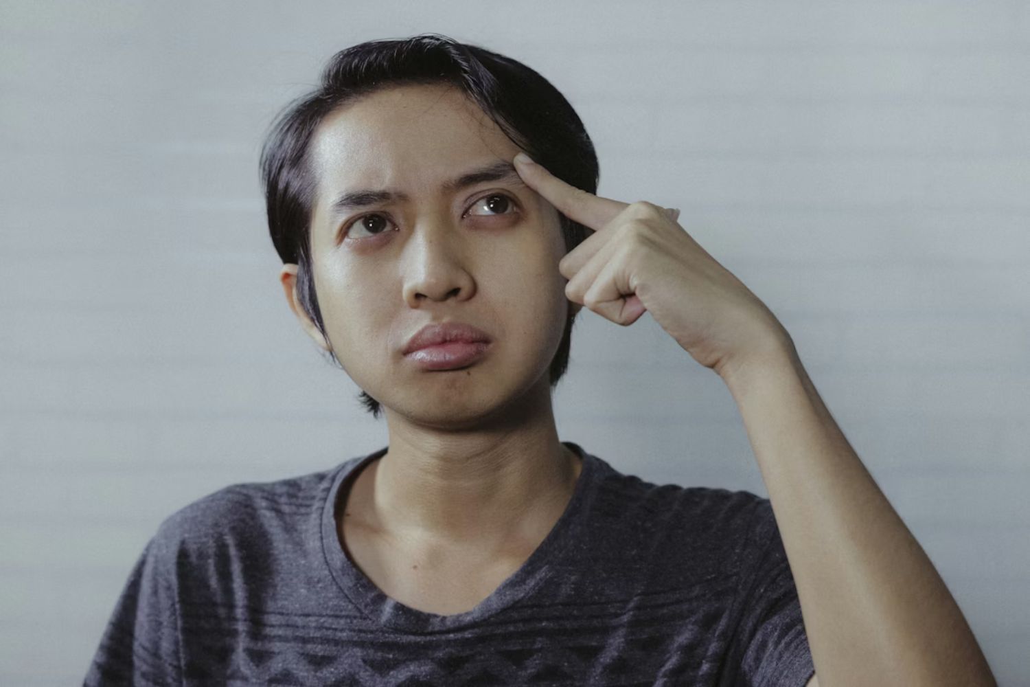 O motivo curioso que faz seu cérebro esquecer nomes mesmo segundos depois de ouvir