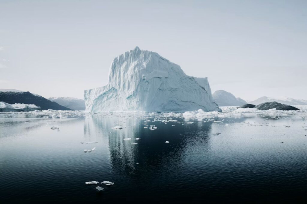 Cientistas descobriram um fenômeno inesperado sob o gelo da Groenlândia que pode acelerar a elevação do nível do mar