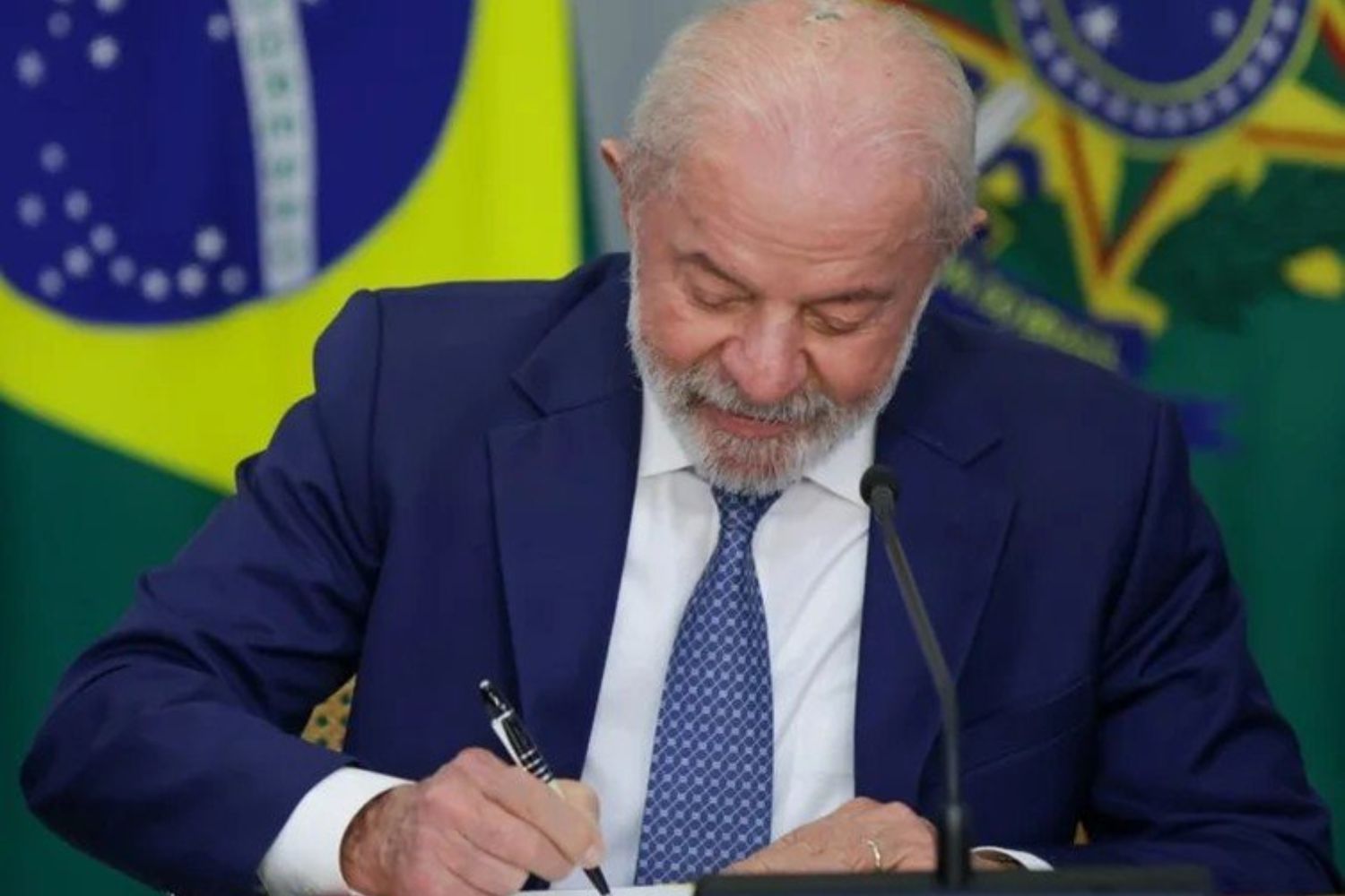 Governo acaba com a “taxa das blusinhas” e muda compras internacionais