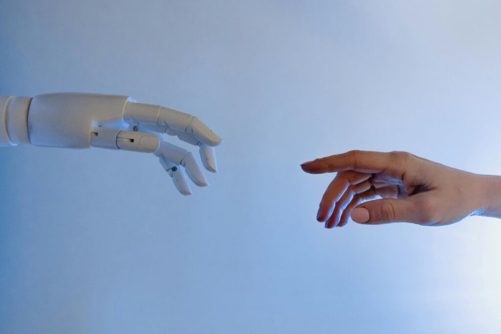 Como a inteligência artificial já influencia decisões no trabalho, na saúde, no consumo e na vida cotidiana