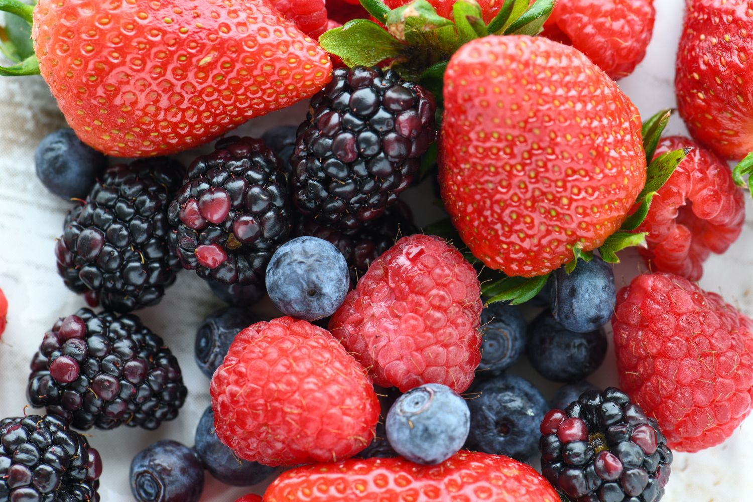 Cientistas destacam fruta popular que pode ajudar a proteger a memória com o passar dos anos