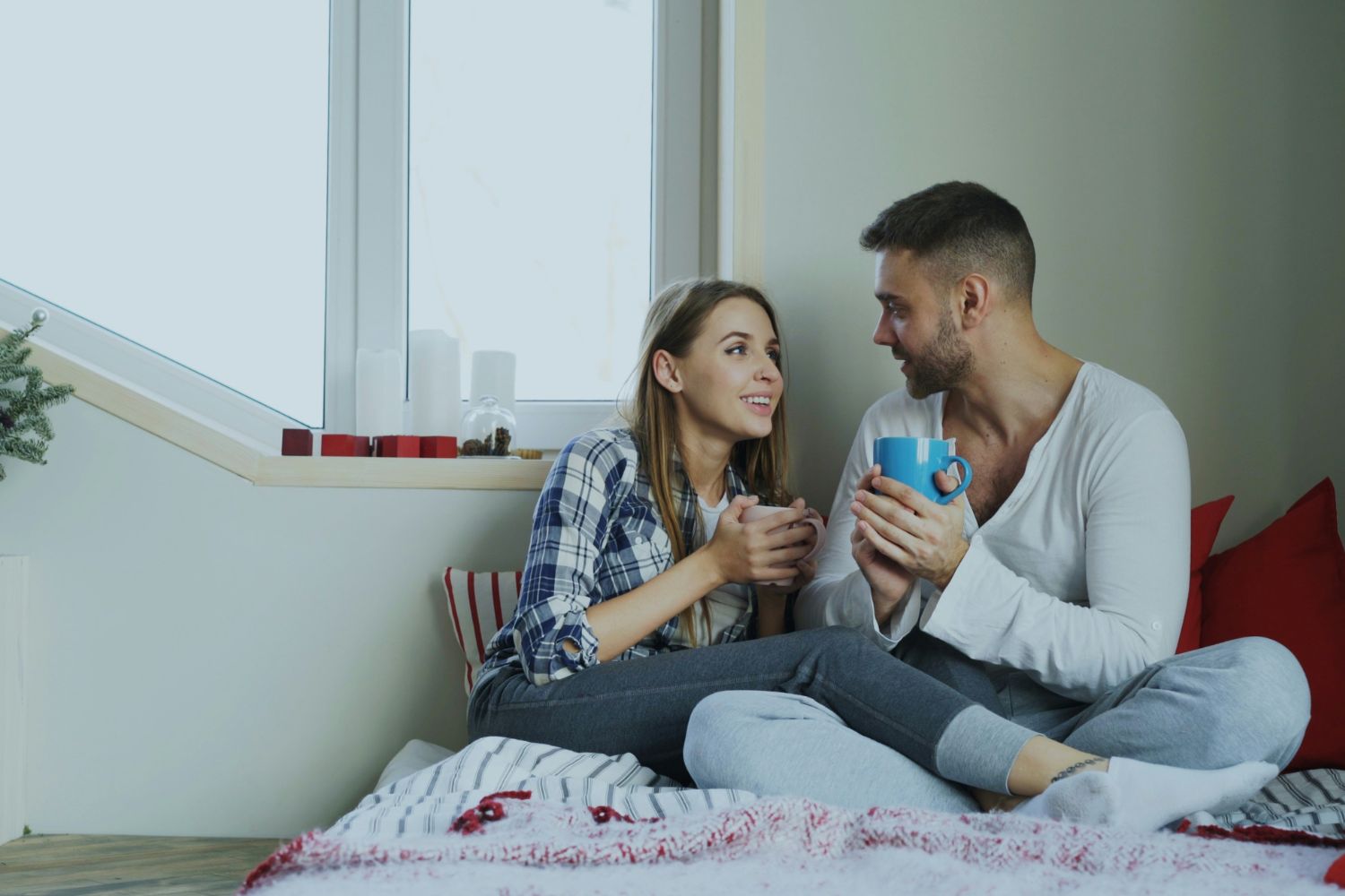 Um estudo liga a fofoca ao sucesso nos relacionamentos e traz uma hipótese surpreendente 