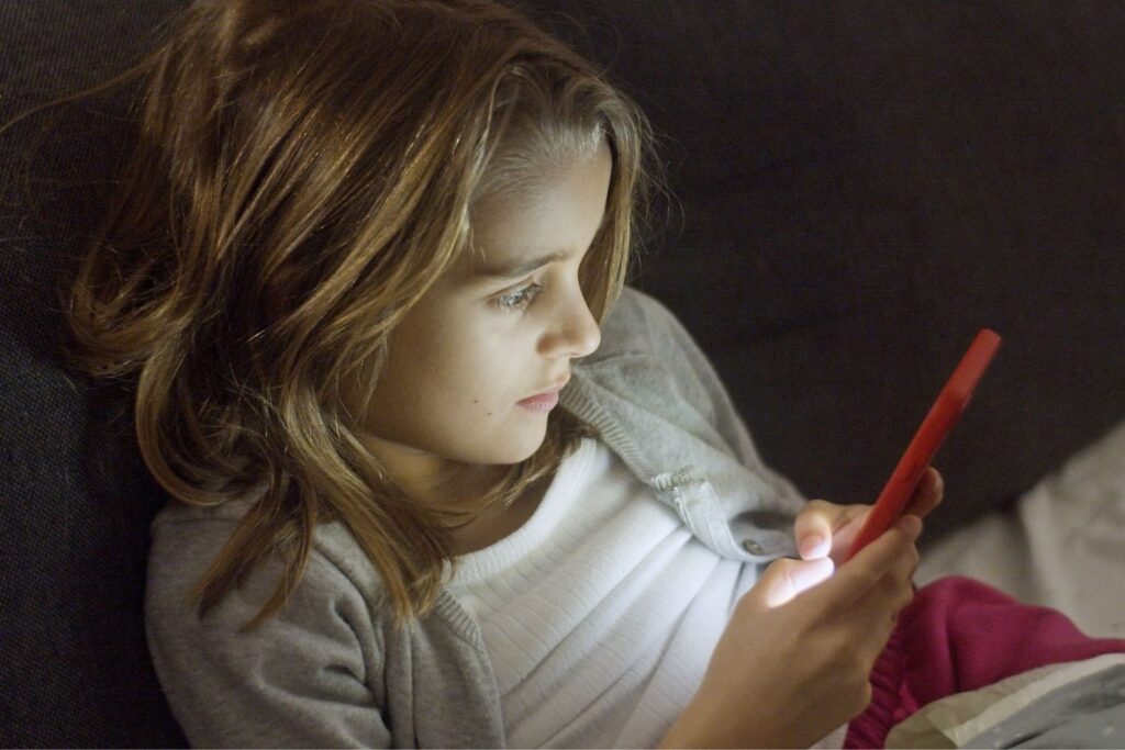 Reino Unido quer proibir menores de 16 anos de usar redes sociais como TikTok, Instagram e Facebook