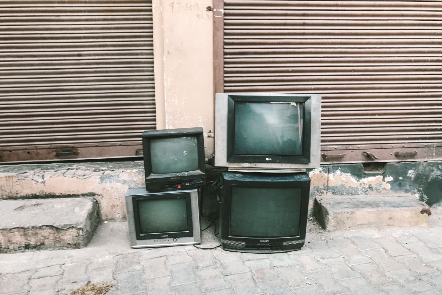 Torcedores encontram forma inusitada de assistir à Copa e internet reage em massa
