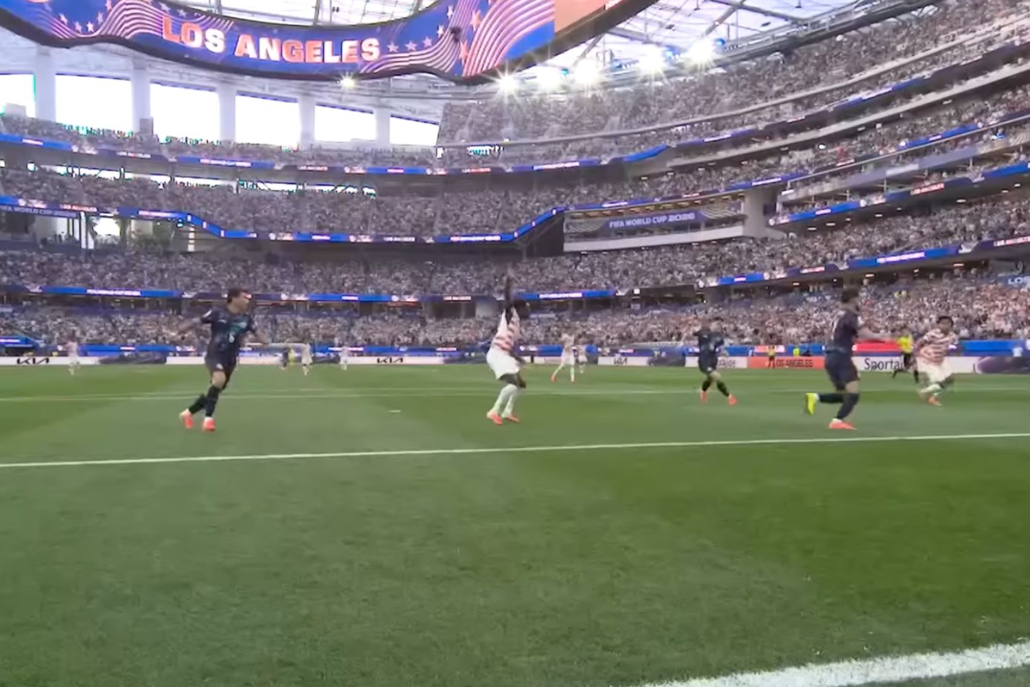 Brasil de olho: Estados Unidos goleiam na estreia da Copa e contam com destaque ligado ao futebol brasileiro
