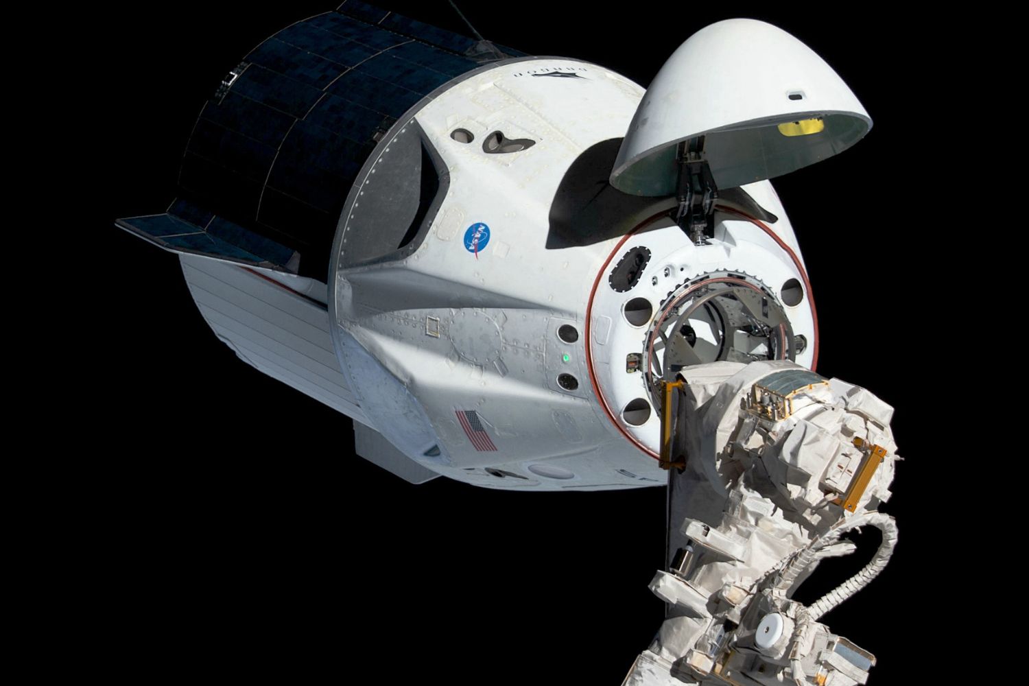 Vazamento em módulo russo da Estação Espacial Internacional levou astronautas a se refugiarem em cápsula da SpaceX durante reparo