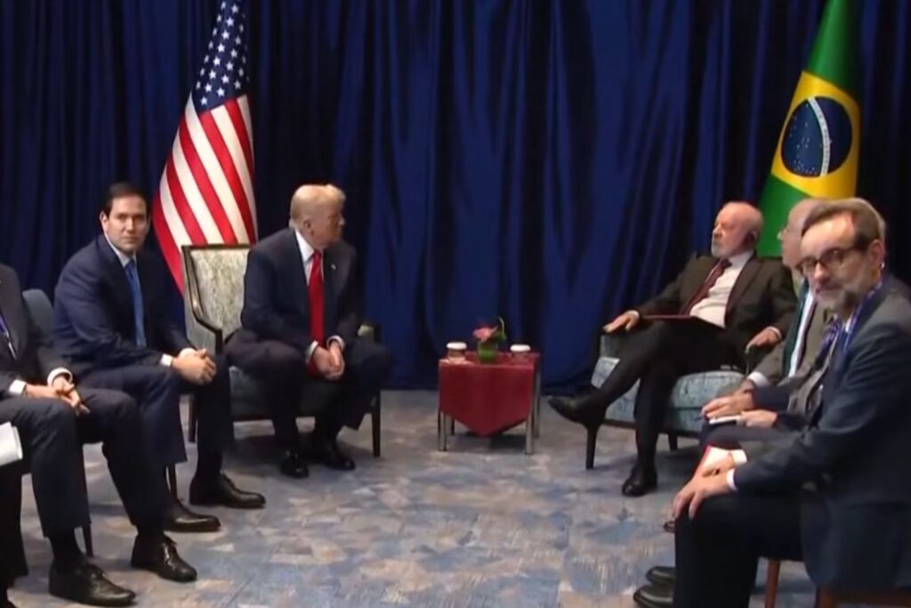 Trump faz comentário inesperado sobre Lula e reacende tensão entre Brasília e Washington