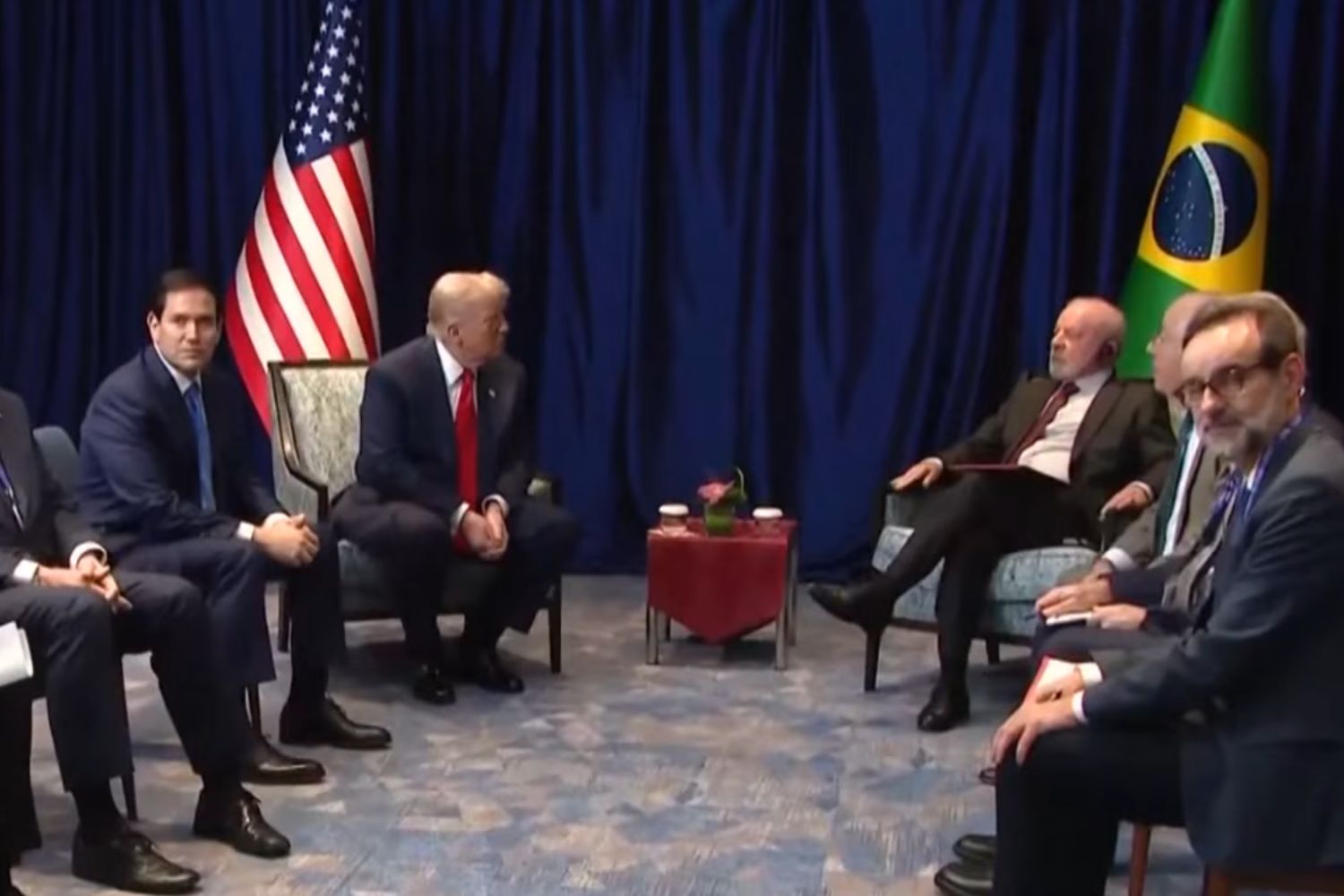 Trump faz comentário inesperado sobre Lula e reacende tensão entre Brasília e Washington