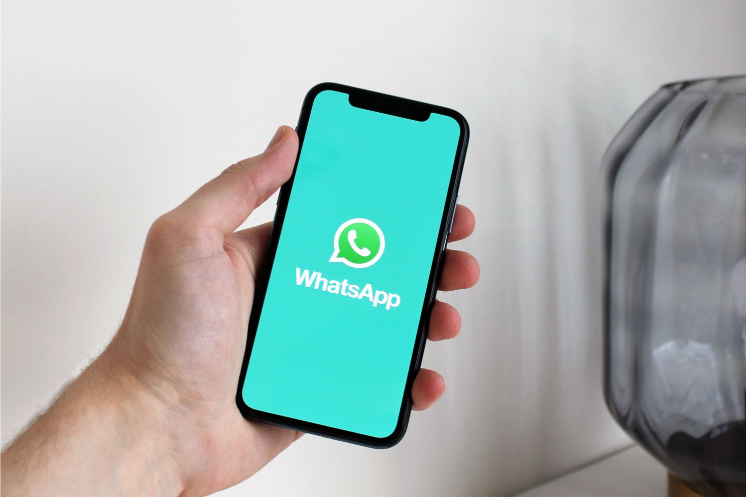 O homem escolhido para comandar o WhatsApp não veio do Vale do Silício e sua ascensão diz muito sobre a nova fase da Meta