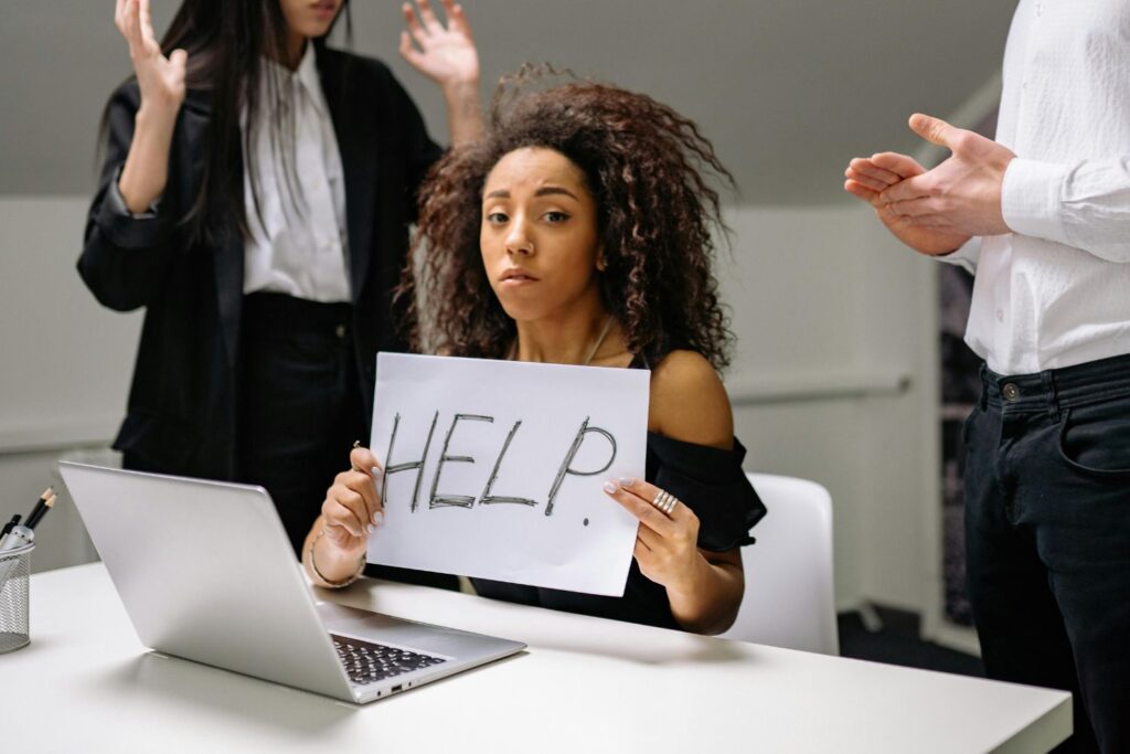 Psicóloga explica como perceber quando sua relação com o trabalho precisa mudar