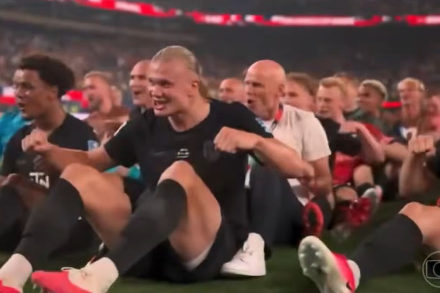A torcida da Noruega inventou um ritual no Mundial que parece cena de filme e agora ninguém consegue ignorá-lo