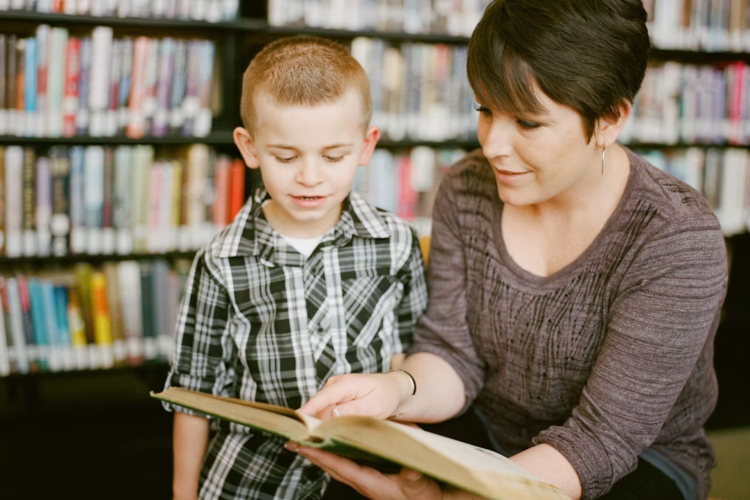 Uma mãe começou a pagar os filhos para ler e o resultado surpreendeu até educadores