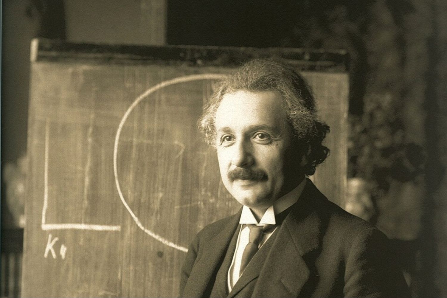 A frase de Einstein que desafia tudo o que aprendemos sobre sucesso