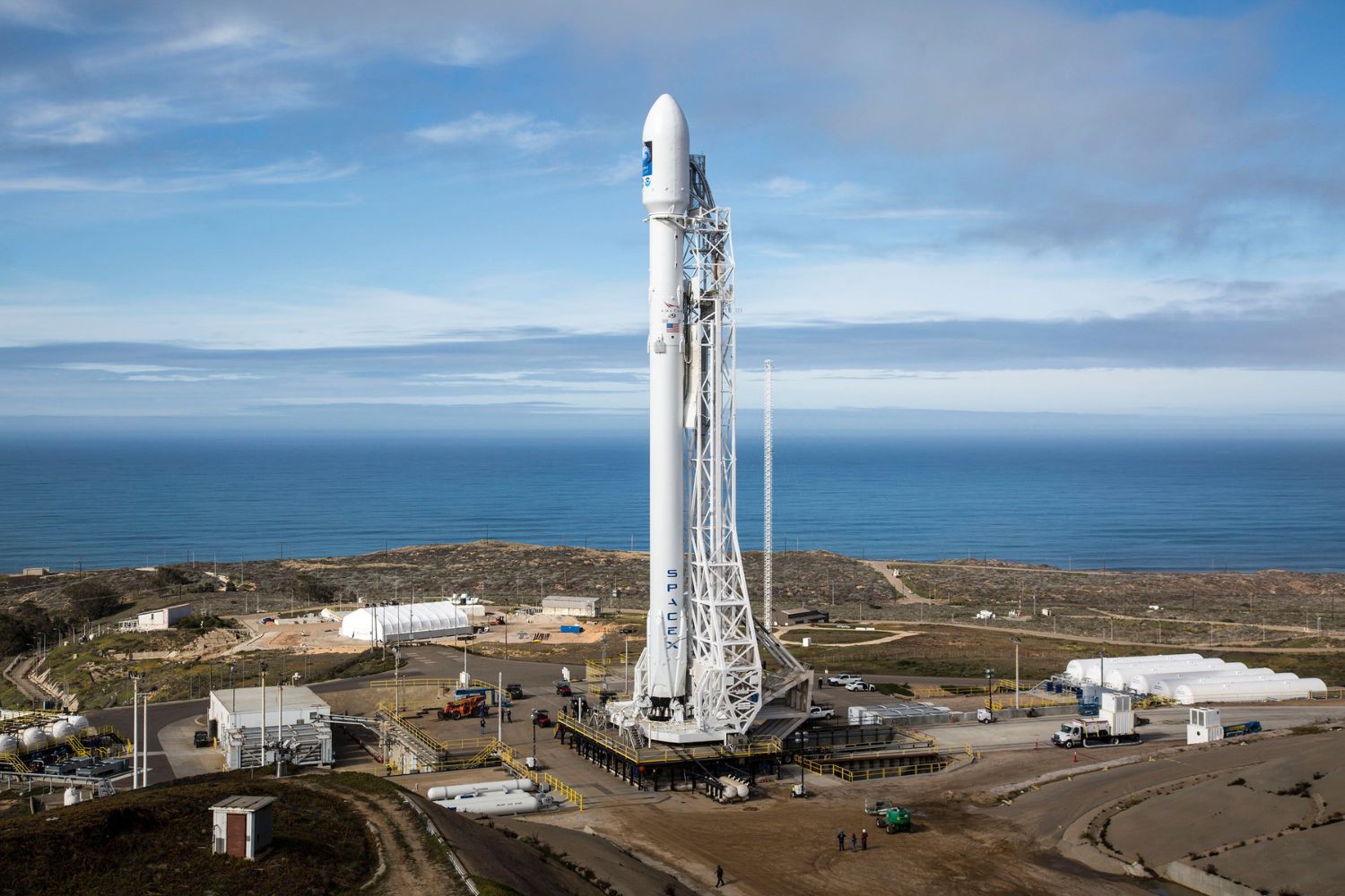 Um pedaço de foguete da SpaceX vai atingir a Lua e cientistas esperam descobrir algo que nunca puderam observar