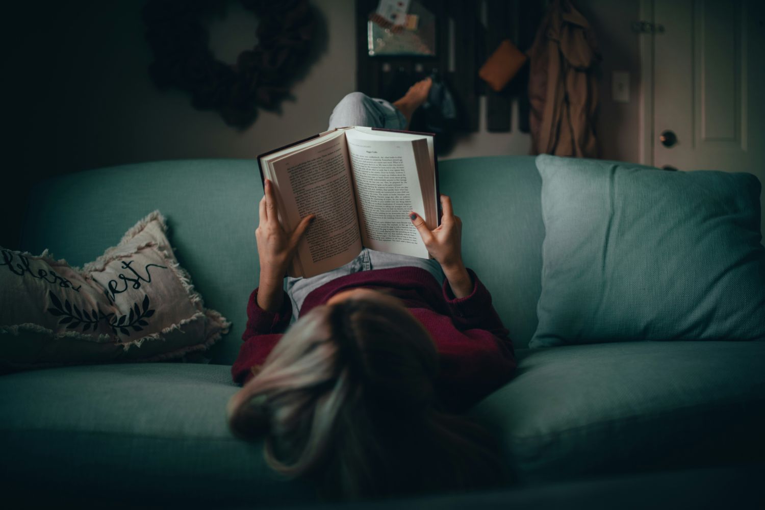 Ler pode fazer pelo cérebro algo que nem exercícios e sono conseguem, sugere novo estudo