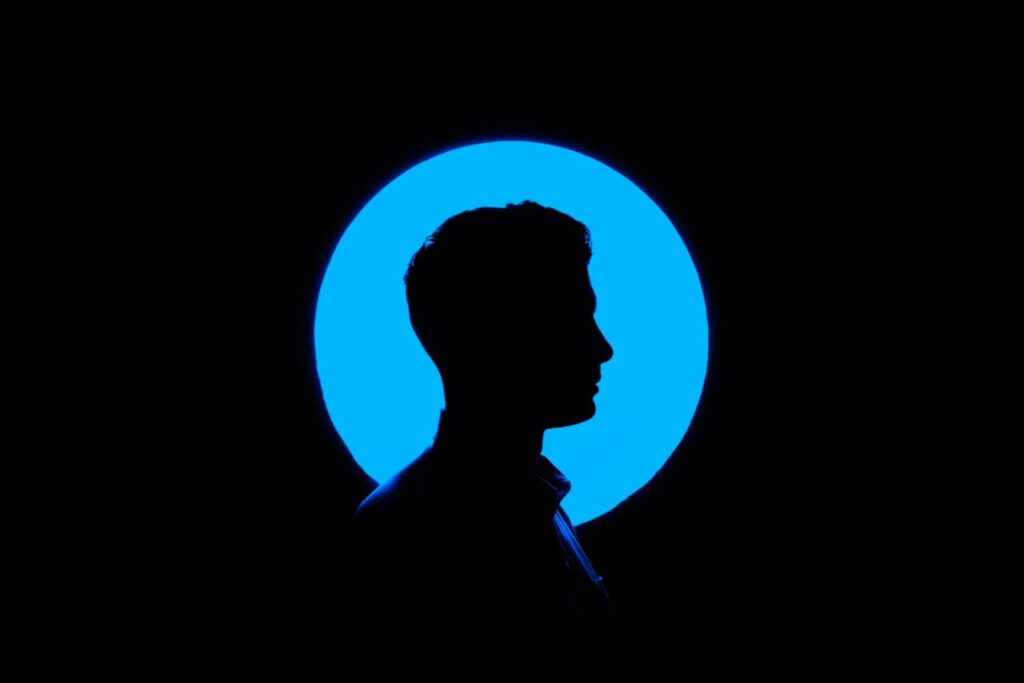 O detalhe que pode revelar um perfil falso criado por inteligência artificial