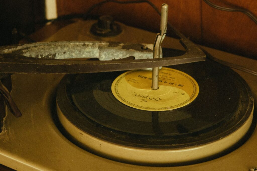 A música que a ciência aponta como uma das mais capazes de despertar felicidade ainda emociona gerações