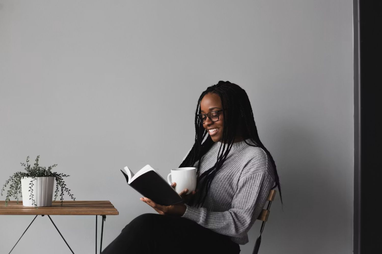 Livro de papel ou tela? Especialistas explicam qual formato ajuda mais o cérebro a aprender