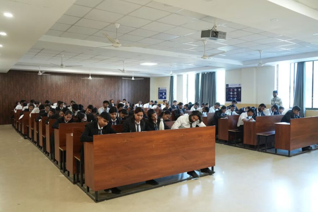 Escândalo na maior universidade da América Latina coloca vestibular sob suspeita após explosão de notas quase perfeitas