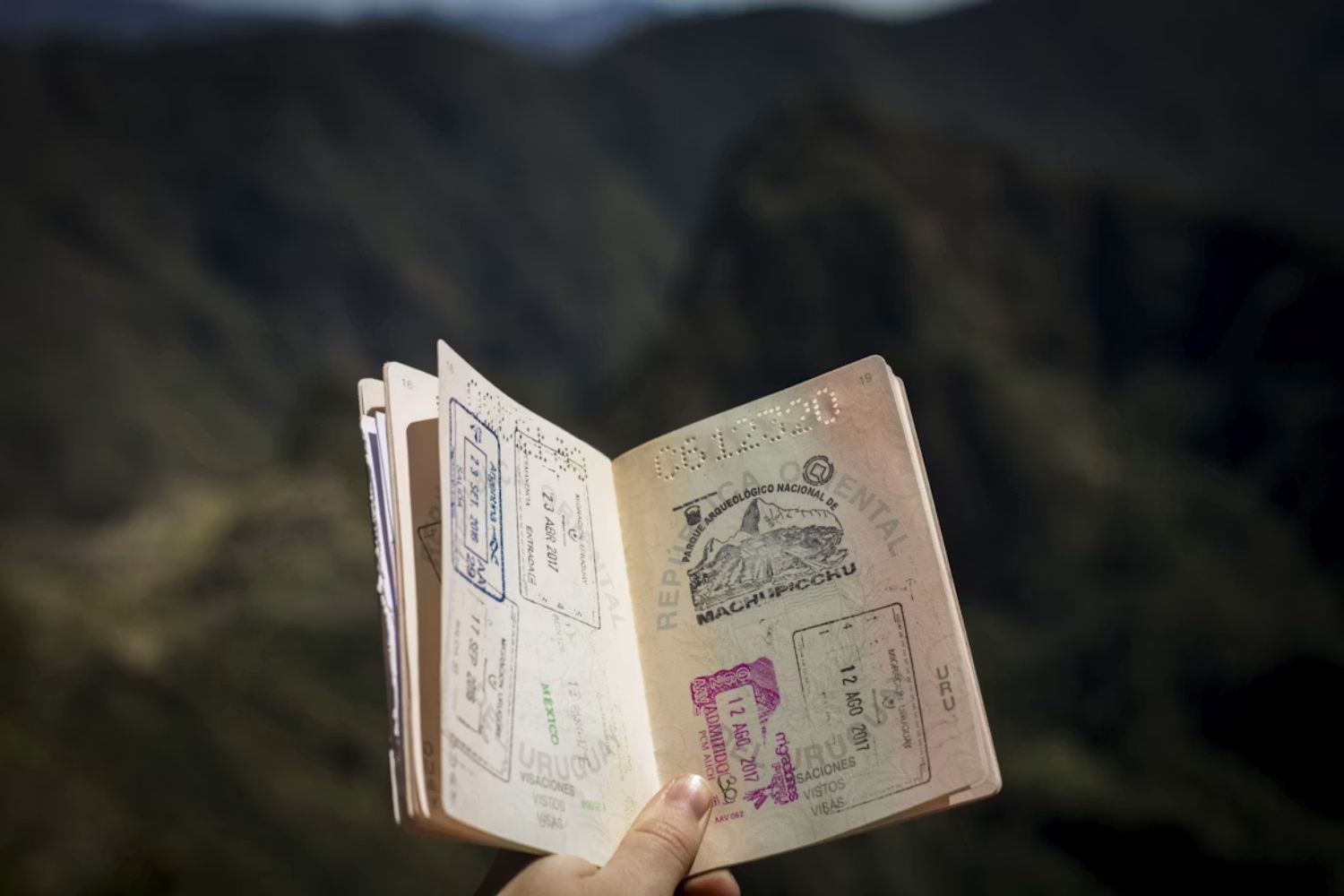 Brasil, Venezuela e Paraguai reforçam exigência de passaporte válido para viagens internacionais