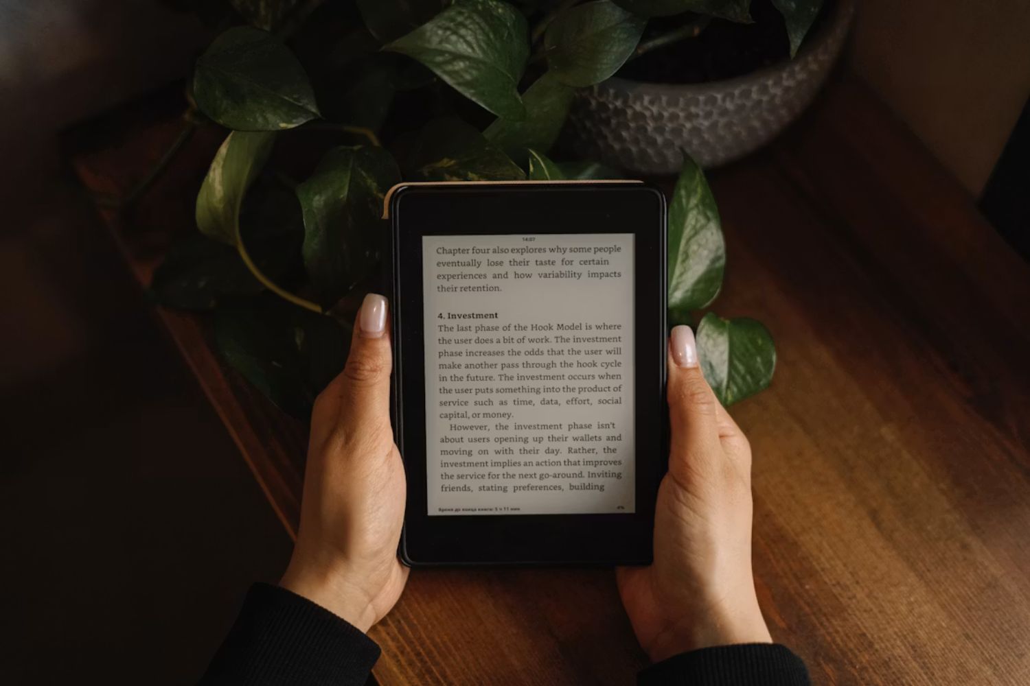 Livro de papel ou tela? Especialistas explicam qual formato ajuda mais o cérebro a aprender