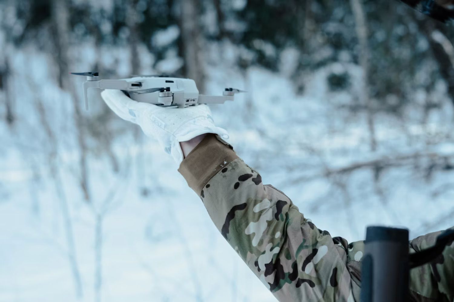 Novo tipo de camuflagem militar é criado para enganar a inteligência artificial dos drones