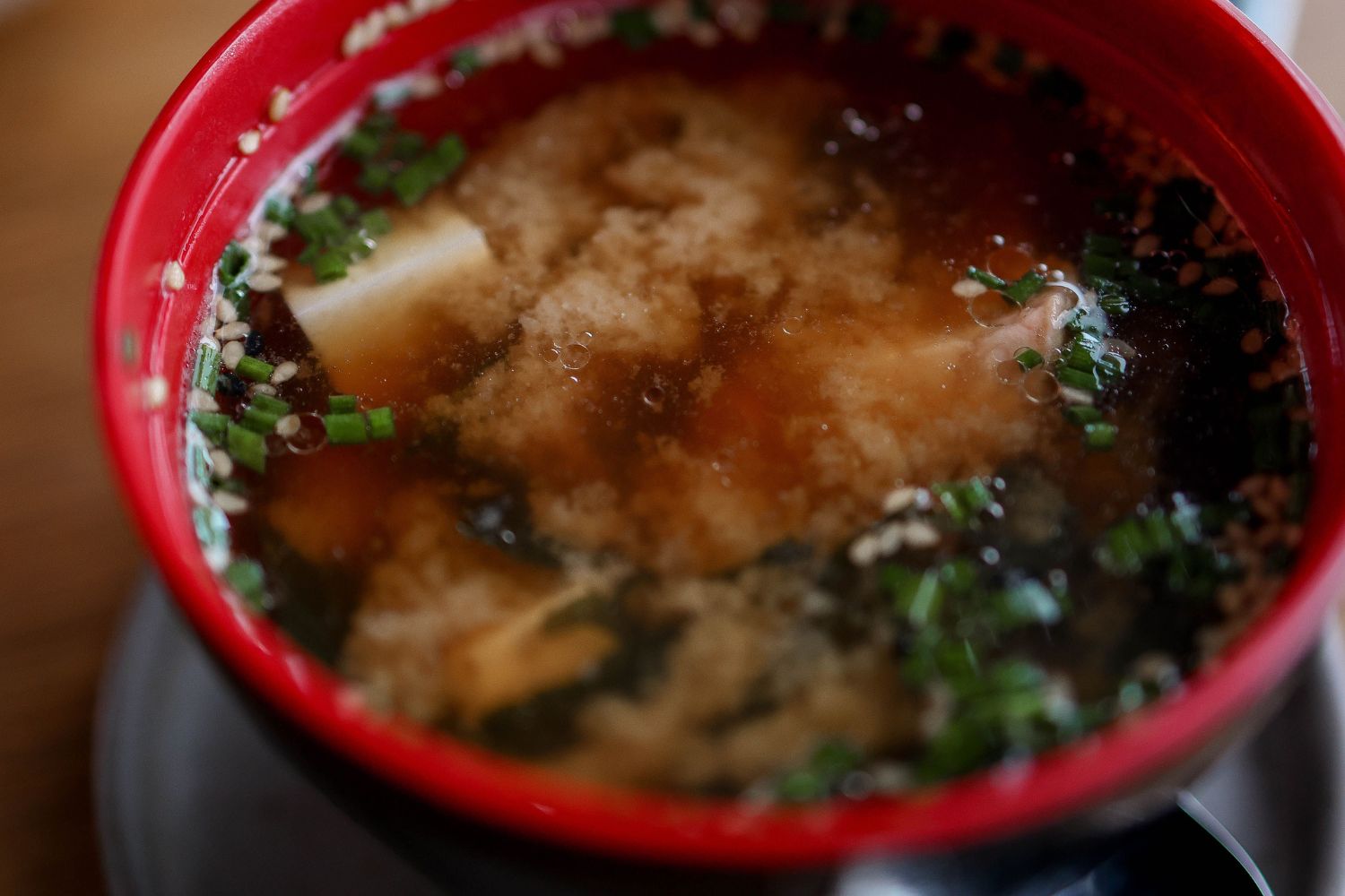 Caldo de algas viralizou nas redes, mas será que ele faz mesmo tudo o que prometem?