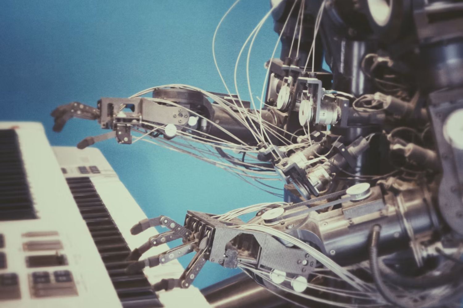Diretor da CIA compara a inteligência artificial a “armas nucleares digitais” e faz um alerta sobre o futuro
