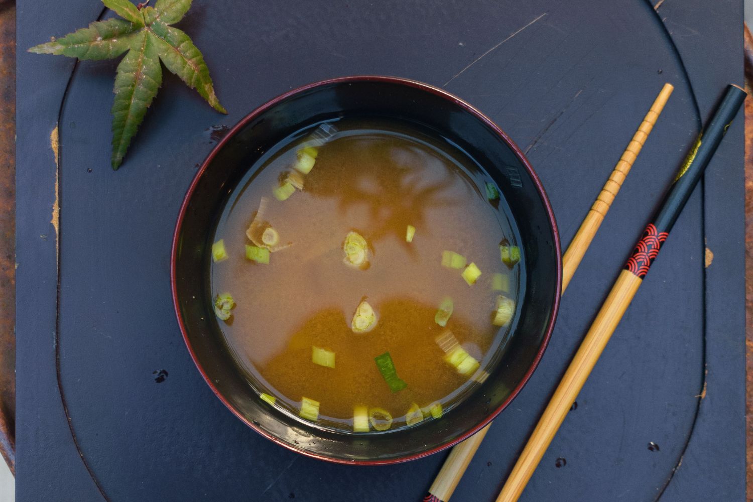 Caldo de algas viralizou nas redes, mas será que ele faz mesmo tudo o que prometem?